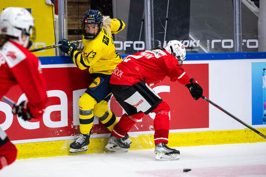 Wilma Sundin of Sweden and Sinja Leemann of Switzerland