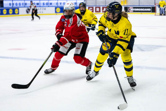 Sinja Leemann of Switzerland and Josefin Bouveng of Sweden