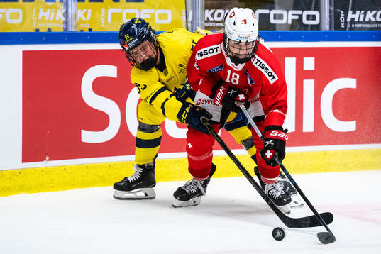 Jenna Raunio of Sweden and Stefanie Wetli of Switzerland