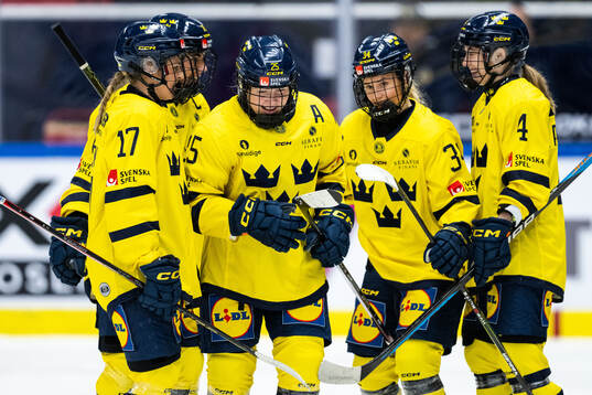 Lina Ljungblom of Sweden celebrates with Anna Kjellbin,