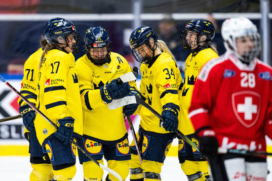 Lina Ljungblom of Sweden celebrates with Anna Kjellbin,