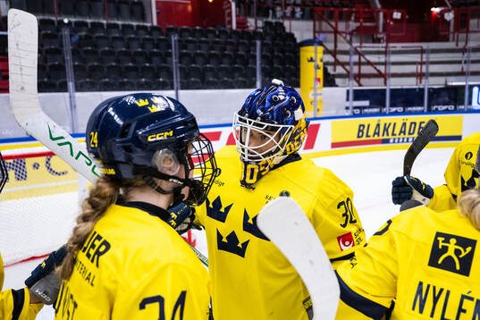 Ebba Hedqvist and goalkeeper Emma Söderberg of Sweden