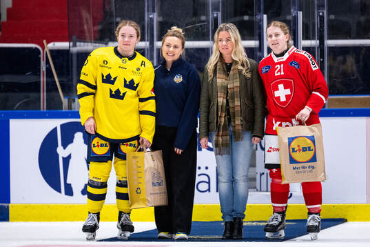 Lina Ljungblom of Sweden and Rahel Enzler of Switzerland is