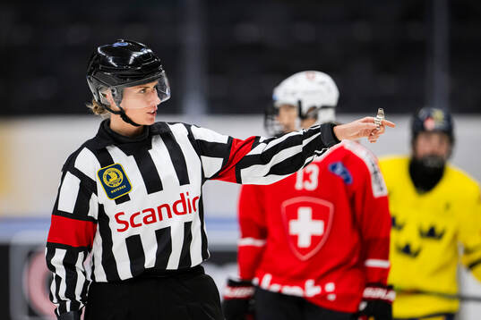 Referee Anna Hammar