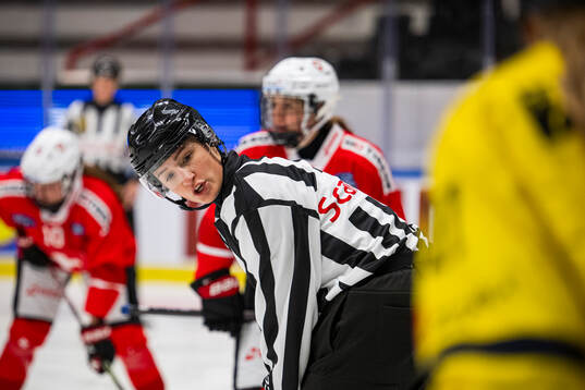 Linesman Julia Hjelmström
