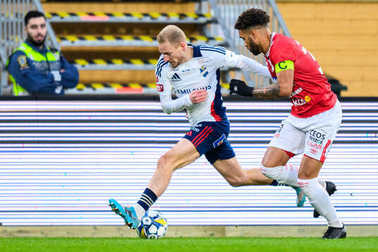 Östers Adam Bergmark Wiberg och Degerfors Bernardo Gil