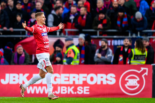 Degerfors Elias Pihlström jublar