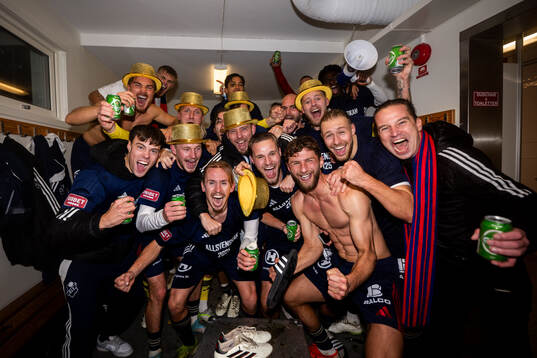 Östers spelare jublar över avancemanget till Allsvenskan
