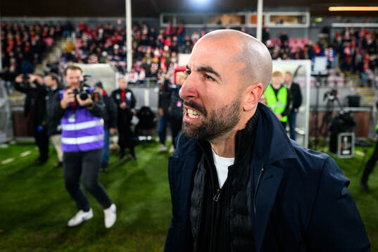 Östers tränare Martin Foyston jublar