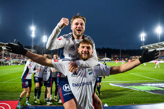 Östers Alibek Aliev och Niklas Söderberg jublar