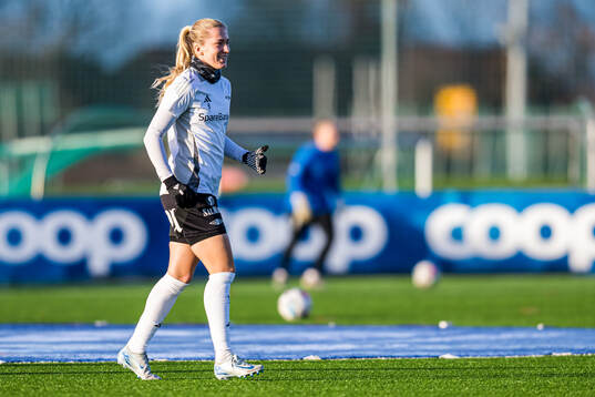 Emilie Nautnes of Rosenborg warms up