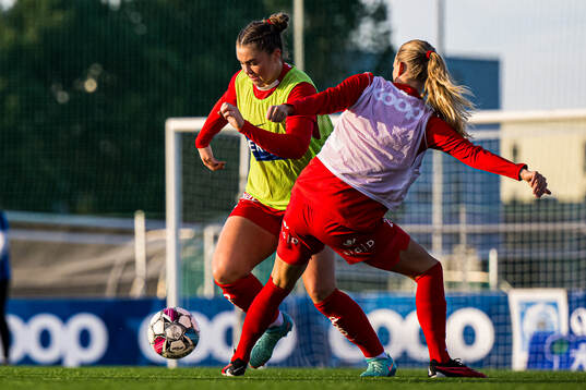 Anna Nerland Aahjem of Brann warms up