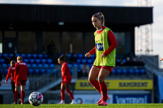 Johanna Anna Maria Renmark of Brann warms up