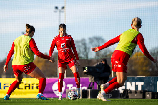Andrine Stolsmo Hegerberg of Brann warms up