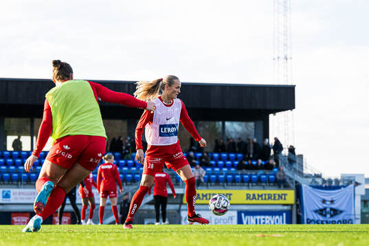 Mathilde Kruse Madsen of Brann warms up