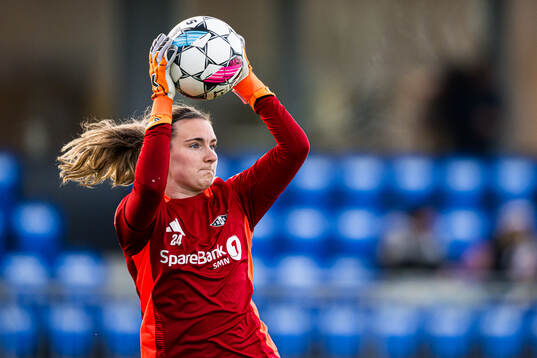 Siri Ervik of Rosenborg warms up