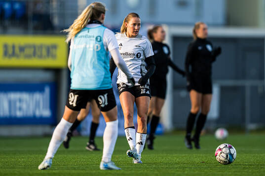 Ine Berre of Rosenborg warms up