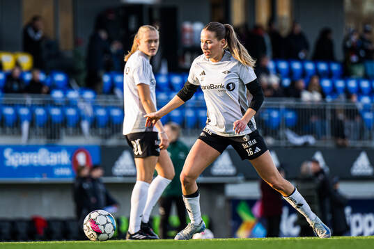Ine Berre of Rosenborg warms up