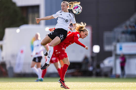 Elin Sørum of Rosenborg and Mathilde Kruse Madsen of Brann