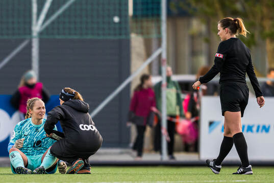Aurora Mikalsen of Brann with an injury