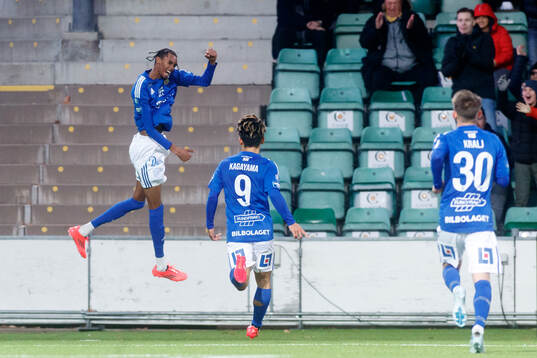 GIF Sundsvalls Yaqub Finey jublar efeer 1-0