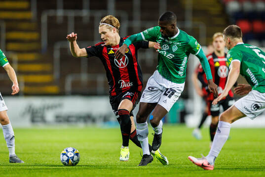 Östersunds Sebastian Karlsson Grach och Brages Adil Titi