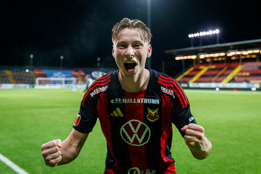 Östersunds Philip Bonde jublar