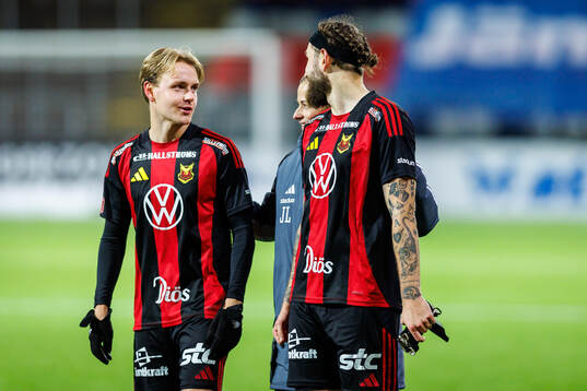 Östersunds Simon Marklund och Ali Suljic jublar