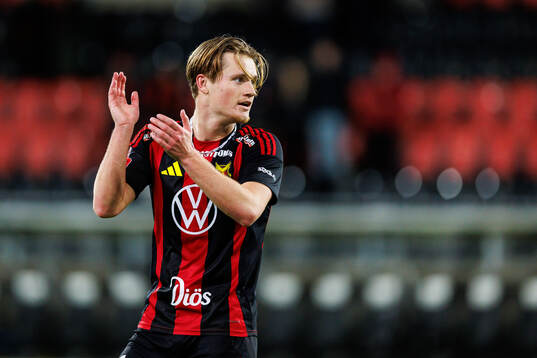 Östersunds Sebastian Karlsson Grach jublar