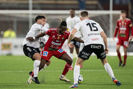 Örebros Lucas Shlimon och Skövde AIKs Mamudu Moro