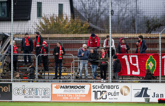 Skövde supportrar på läktaren