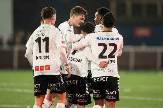Örebros Elias Barsoum jublar