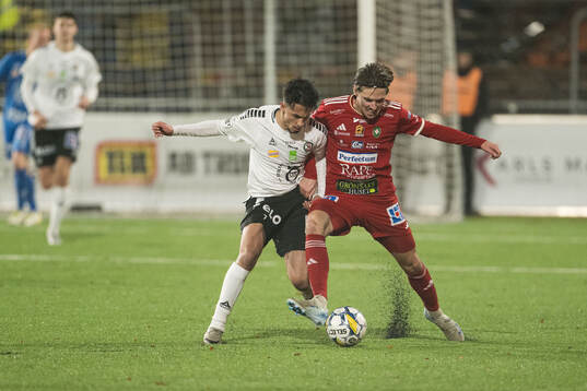 Örebros Elias Barsoum och Skövde AIKs Fritiof Hellichius
