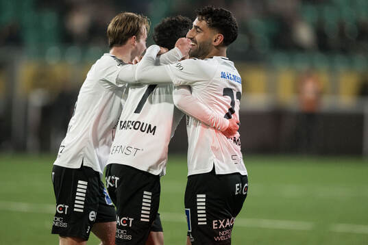 Örebros Elias Barsoum jublar