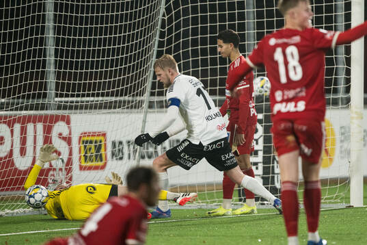 Örebros Karl Holmberg jublar