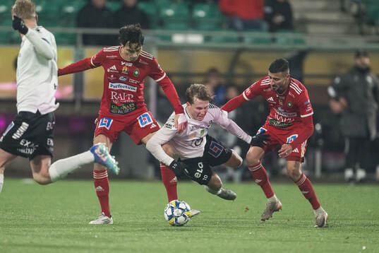 Skövde AIKs Fritiof Hellichius och Örebros Victor Backman