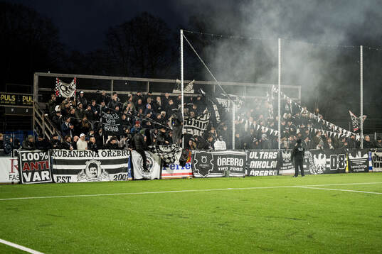 Örebro supportrar på läktaren