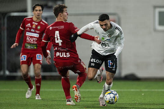 Skövde AIKs Filip Drinic och Örebros Ahmed Yasin