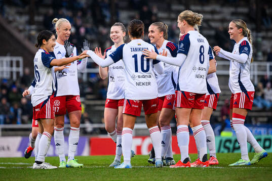 Rosengårds Momoko Tanikawa jublar med lagkamrater