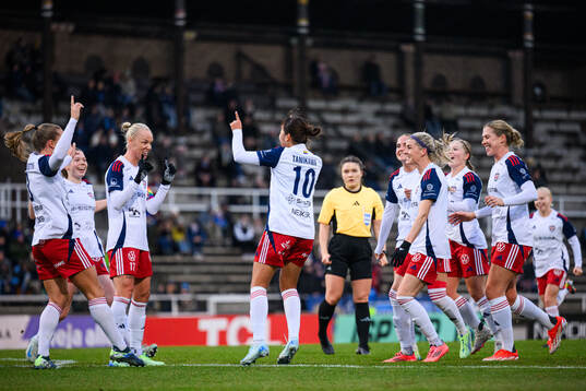 Rosengårds Momoko Tanikawa jublar med lagkamrater
