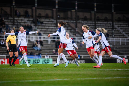 Rosengårds Momoko Tanikawa jublar med lagkamrater