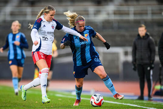 Djurgårdens Therese Åsland och Rosengårds Ria Noora