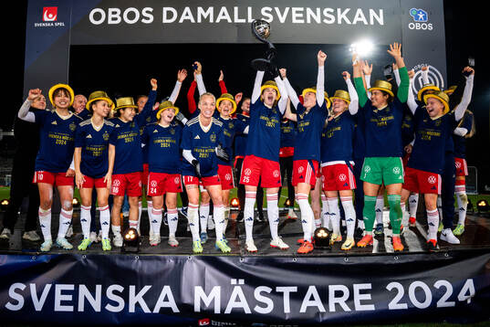 Rosengårds spelare jublar med Kronprinsessan Victorias