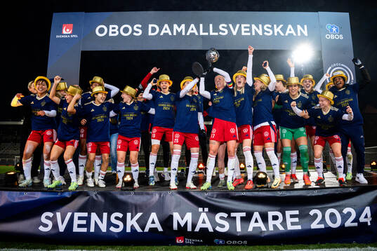 Rosengårds spelare jublar med Kronprinsessan Victorias
