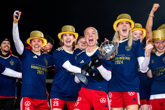 Rosengårds Jessica Wik, Emma Berglund, Caroline Seger och