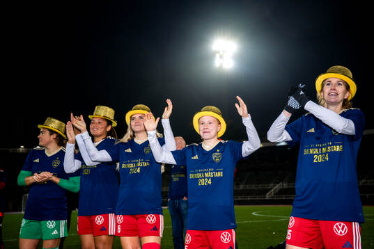 Rosengårds spelare jublar