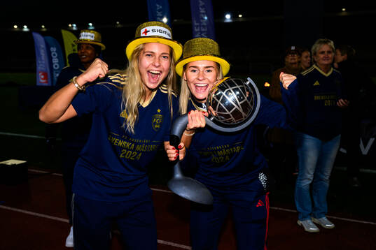 Rosengårds spelare jublar med Kronprinsessan Victorias