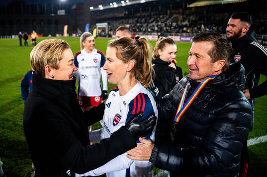 Rosengårds sportchef Therese Sjögran och Emma Berglund