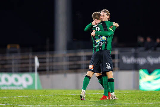 Varbergs Gustav Broman och Hampus Zackrisson jublar