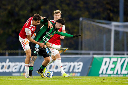 Sandvikens IFs Liam Vabö och Varbergs Diego Montiel